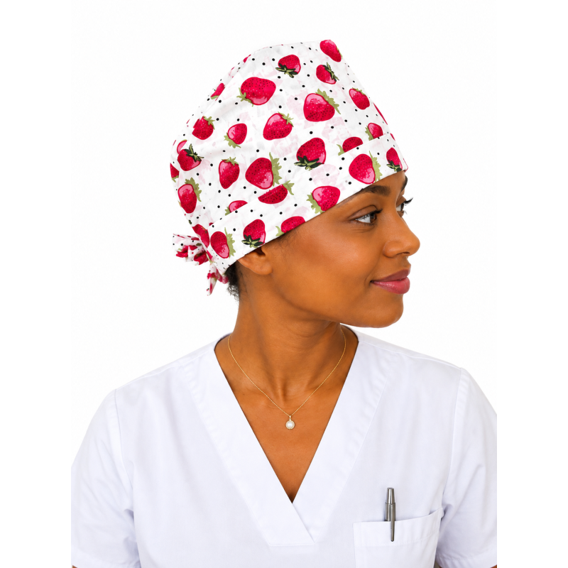 Calot médical bloc opératoire en coton – Motif Fraises
